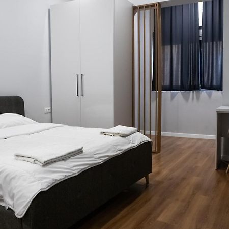 Be Solei Studio Apartments Sol 1 تيرانا المظهر الخارجي الصورة